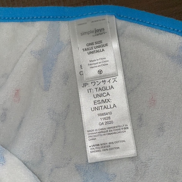 Simple Joys Shark Towel & 4 Matching Wash Clothes - Picture 5 of 5